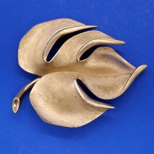Crown Trifari Brushed Gold Tone Leaf Brooch Pin Vintage Mid Century